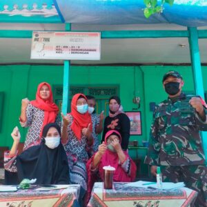 Peran Serta Babinsa Danukusuman Aktif Dalam Posyandu rutin