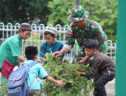 Laksanakan Kerja Bakti Membersihkan Halaman Masjid Nurul Hudud, Satgas Pamtas Yonarmed 19/105 Trk Bogani Ajak Anak Sekolah Untuk Budayakan Peduli Lingkungan