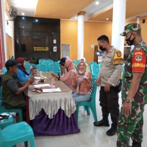 Meskipun tertib Berkat Babinsa Koramil 01 Tambun BLT BBM Tepat Sasaran