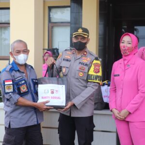 Giliran Para Driver Ambulance Dapat Bansos Dari Polres Sukabumi Dan Bhayangkari Cabang Sukabumi