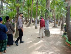 PATROLI JALAN KAKI DITEMPAT WISATA, BERIKAN RASA AMAN PENGUJUNG DAN TETAP MEMATUHI PROTOKOL KESEHATAN