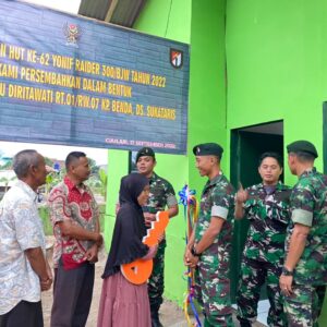 Kebahagiaan HUT Ke-62 Yonif Raider 300/BJW Tahun 2022, Kami Persembahkan Dalam Bentuk Bedah Rumah Umi Diritawati