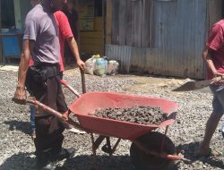 Mudahkan Akses Babinkamtibmas Gotong Royong Perbaiki Jalan Rusak