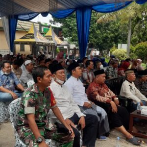 Babinsa Ada Rasa Haru Saat Pemberian Bantuan Seribu Yatim-Piatu Di Desa Karang Satria