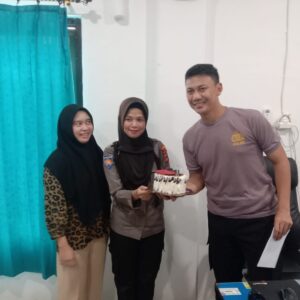 Kapolres Maros Berikan Suprise Kepada Anggotanya Yang Berulang Tahun