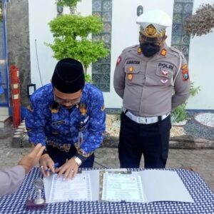 Penandatanganan Nota Kesepahaman MOU Satlantas Polres Sampang Dan Disdik