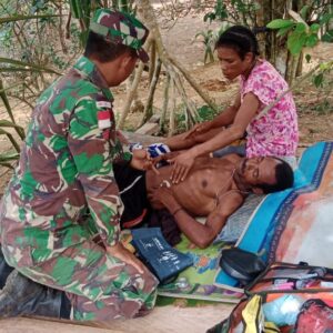 SIGAPNYA TINDAKAN CEPAT, SATGAS YONIF 126/KC OBATI MASYARAKAT YANG TERBARING SAKIT