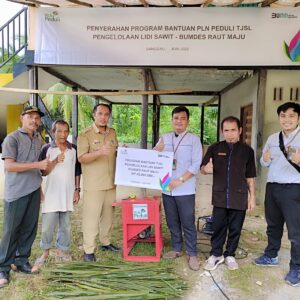 Dorong Kegiatan Ekonomi Mikro di Kecamatan Sekayam Sanggau, PLN Bantu Pengadaan Mesin Produksi