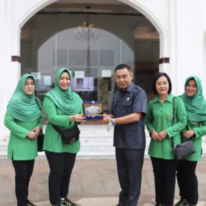 Angkat Destinasi Wisata Ketua Persit Kartika Candra Kirana PD Jaya Kunjungi Museum Gedung Juang Tambun