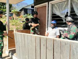 Pererat Tali Silaturahmi, Satgas Yonif Raider 142/KJ Anjangsana ke Rumah Warga