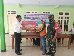 Dampingi Pembagian BLT DD, Babinsa Ponggok Himbau Warga Agar Tetap Patuhi Protkes