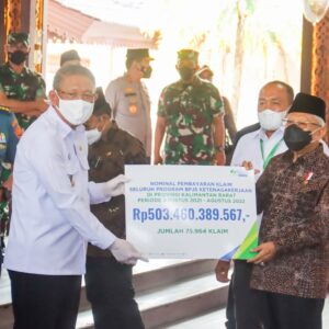 Pangdam XII/Tpr Sambut Kedatangan Wakil Presiden di Kalbar