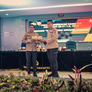 KABAINTELKAM POLRI BERIKAN PEMBEKALAN KEPADA SISWA SIP ANGKATAN 51 T.A. 2022