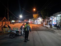 Satlantas Polres Sampang Dalam Rangka Pengamanan Pengecoran Di Simpang Empat Terminal Sampang
