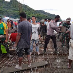 Bantu Percepat Pembangunan Masjid, Satgas Yonarmed 1 Kostrad Terjunkan Prajuritnya