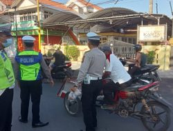Satlantas Polres Sampang Dapat Respon Positif Dari Tukang Becak Dan Pengguna Jalan