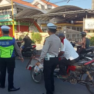 Satlantas Polres Sampang Dapat Respon Positif Dari Tukang Becak Dan Pengguna Jalan