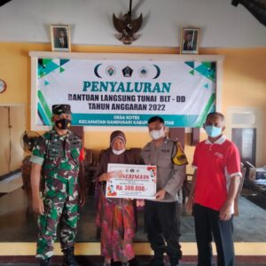 Babinsa Koramil Gandusari Dampingi Penyaluran BLT DD Di Wilayah Binaannya, Pastikan Bantuan Tepat Sasaran