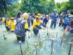 KBPP Polri Gandeng TNI AL, Gelar Bakti Sosial Pesisir di Pulau Payung