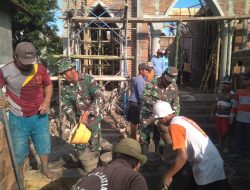 Wujud Kebersamaan, Anggota Koramil Sanankulon Dan Warga Gelar Kerja Bakti Pengecoran Mushola