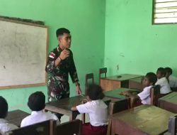 TURUT CERDASKAN GENERASI PENERUS BANGSA, SATGAS YONIF 126/KC JADI GADIK DISEKOLAH PERBATASAN PAPUA