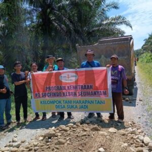 Jalin Kemitraan, Socfindo Seumanyam Bantu Akses Jalan ke Kebun