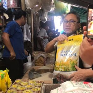 Zulkifli Hasan Tinjau Pasar Cik Puan Kota Pekanbaru