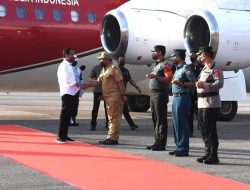 Tiba Di Kota Baubau, Masyarakat Sambut Kedatangan Presiden
