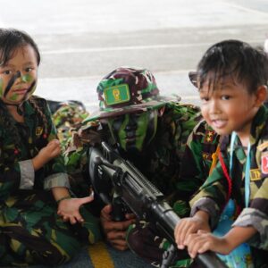 Wisata Belajar TK Kartika V-11 Air Putih Samarinda, “Saya Ingin Jadi TNI”