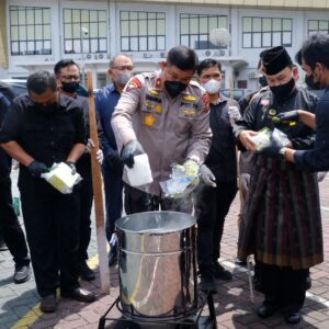 Polda Riau Musnahkan 243 Kg Sabu dan 405.527 Butir Ekstasi dari Jaringan Narkoba Internasional