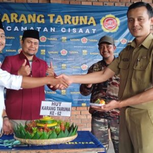 Karang Taruna Kecamatan Cisaat Memperingati HUT Ke 62 Karang Taruna Dengan Memberikan Santunan kepada Yatim Piatu