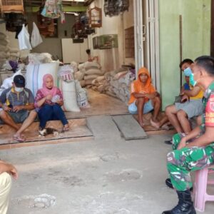 Jalin Keakraban, Babinsa Sanankulon Gelar Kegiatan Komsos Dengan Warga Binaannya