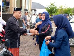 DPD NasDem Banda Aceh, Berbagi Ayam Penyet di Hari Jum’at