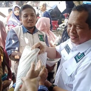 Pasca Kenaikan BBM, KSJ Bagikan Sembako Kepada Masyarakat