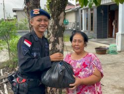 Brimob Kalbar Kembali Melakukan Berbagi Kebahagian Kepada Masyarakat Yang Membutuhkan