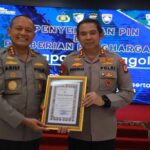 Badan Pemelihara Keamanan Polri,Komjen Pol.Dr. Drs.Arief Sulistyanto.,M.Si,Berikan Pin Dan Piagam Penghargaan Kepda Kapolda DIY Serta 7 Anggota Berprestasi