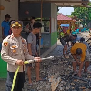 Wakapolres Kayong Utara Tinjau Langsung Lokasi Kebakaran