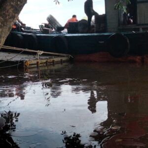Tongkang Kontaener CPO Milik PT. WPP Julong Grup Kali Ini Berada Di Batu Kubu Desa Sungai Ana