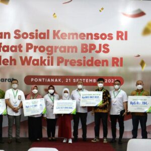 Pastikan 926 Anak Pekerja Tak Putus Sekolah, Wapres Serahkan Manfaat Beasiswa BPJS Ketenagakerjaan