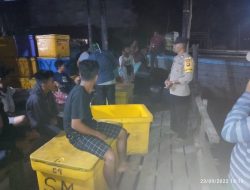 Polsek Batu Ampar Evakuasi KM Harapan Jaya Yang Terkena Angin Kencang Di Padang Tikar