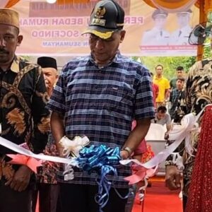 Bu Ita Rasakan Kebahagiaan, PT Socfindo Seumanyam Kembali Bedah Rumah Warga Melalui Program CSR
