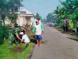 Peduli Kebersihan Lingkungan, Babinsa Srengat Dan Warga Masyarakat Gelar Kerja Bakti Bersama
