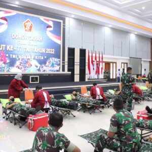 Peringati HUT ke-77 TNI, Kodam XII/Tpr Laksanakan Bakti Sosial Donor Darah