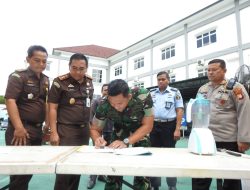 Di Kantor Kejari, Dandim 0509 dan Forkopimda Kabupaten Bekasi Musnahkan Barang Bukti Kejahatan