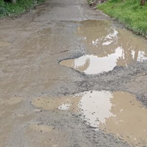 Jalan Rusak dan Berlubang Banyak Bertebaran di Simpang Kongsi Pancur Batu