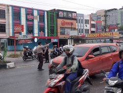 Kapolsek Tampan Beserta Personil Laksanakan Strong Poin Persimpangan Diwilayah Hukum Polsek Tampan Pekanbaru