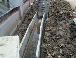 Proyek Drainase di Desa Kertasari Kecamatan Rengasdengklok Amburadul
