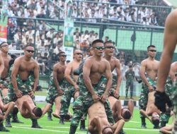 Demontrasi Sparko Yonif Raider 300/BJW Meriahkan Peresmian Renovasi Stadion Siliwangi Oleh KASAD Yang Bertepatan Dengan HUT Ke-77 TNI