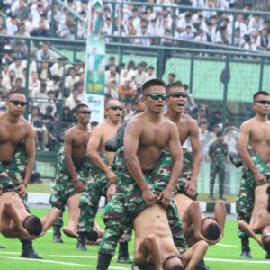 Demontrasi Sparko Yonif Raider 300/BJW Meriahkan Peresmian Renovasi Stadion Siliwangi Oleh KASAD Yang Bertepatan Dengan HUT Ke-77 TNI