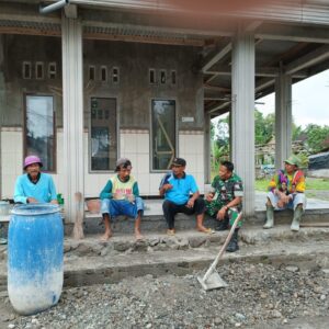 Babinsa Koramil Gandusari Gelar Komsos Di Wilayah, Jalin Kedekatan Dan Keakraban Dengan Warga Binaannya